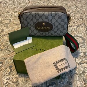Gucci Vintage Neo GG Supreme Messenger Crossbody Bag